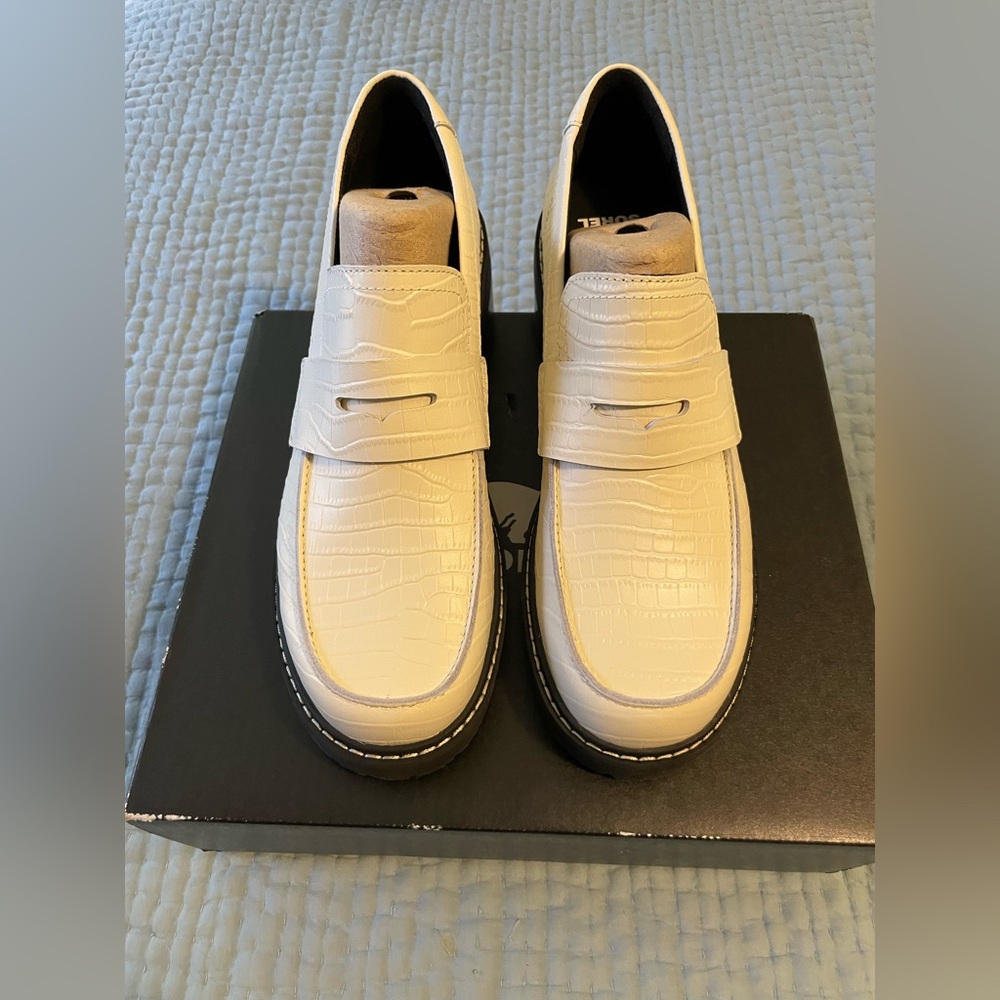 Sorel Joan Now City Loafer in Chalk white. Size 11.